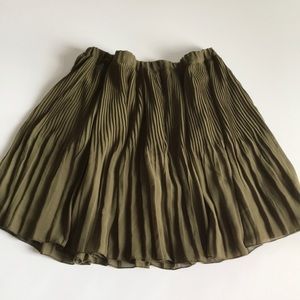 Old Navy Olive Green Pleated Flowy Skirt sz L